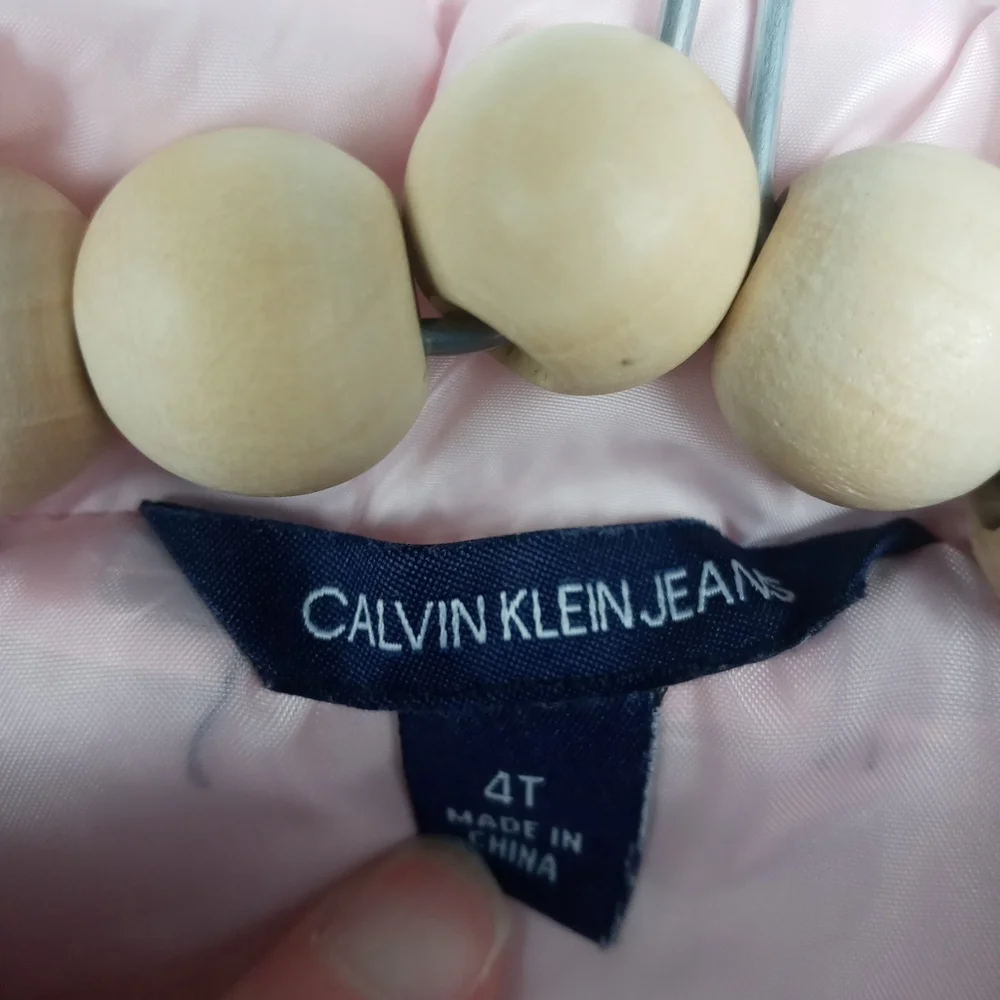 Calvin Klein Jeans girls size 4T light pink slight collar full zipper puffer